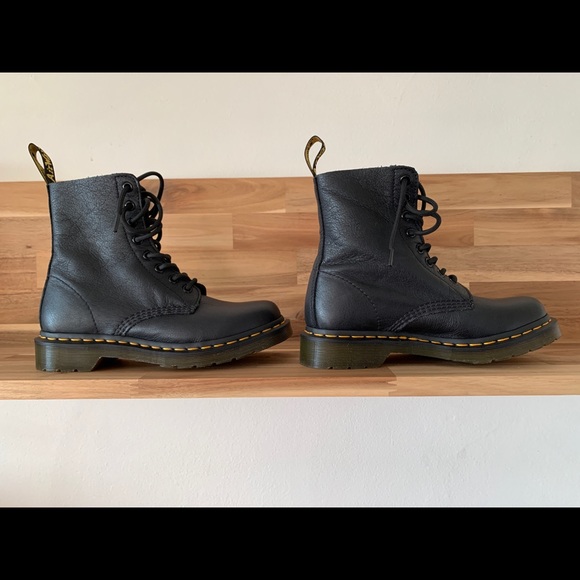 dr martens 1460 pascal black